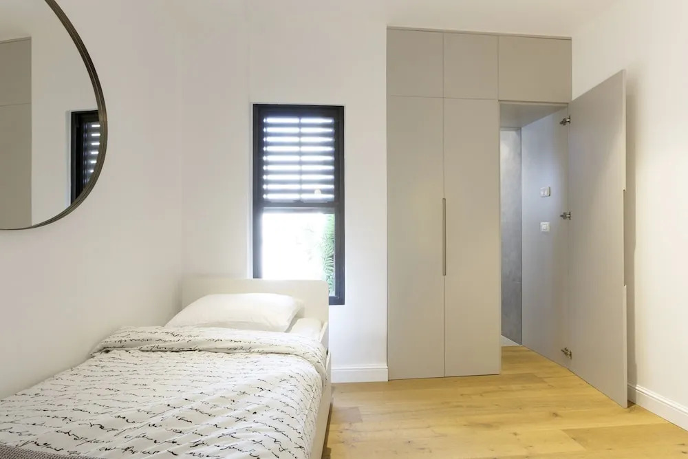 AirTLV-Bazel Apartment With Balcony