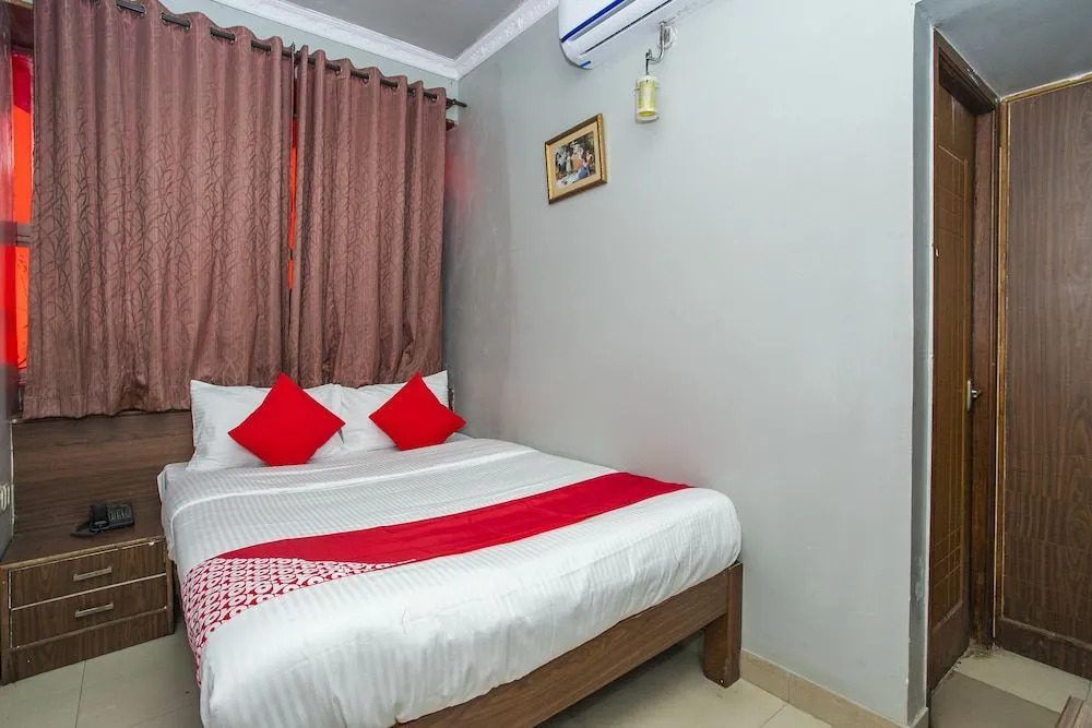 Hotel O White Fort Near Lalbagh Botanical Garden