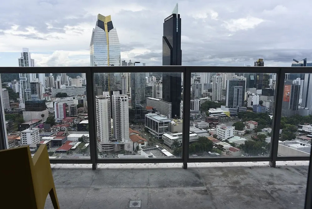 Apto. 32F vista a la ciudad