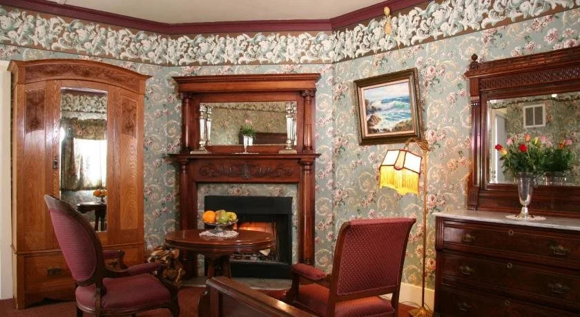 Martine Inn