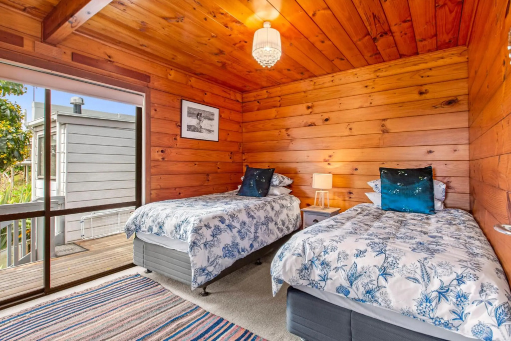 Bay Vista Views - Raglan Holiday Home