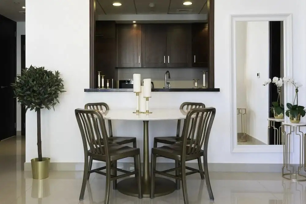Incredible Apartment With Balcony - Fits 4