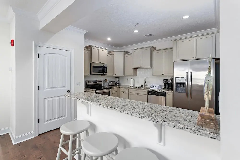 601 Mariners Circle by Hodnett Cooper