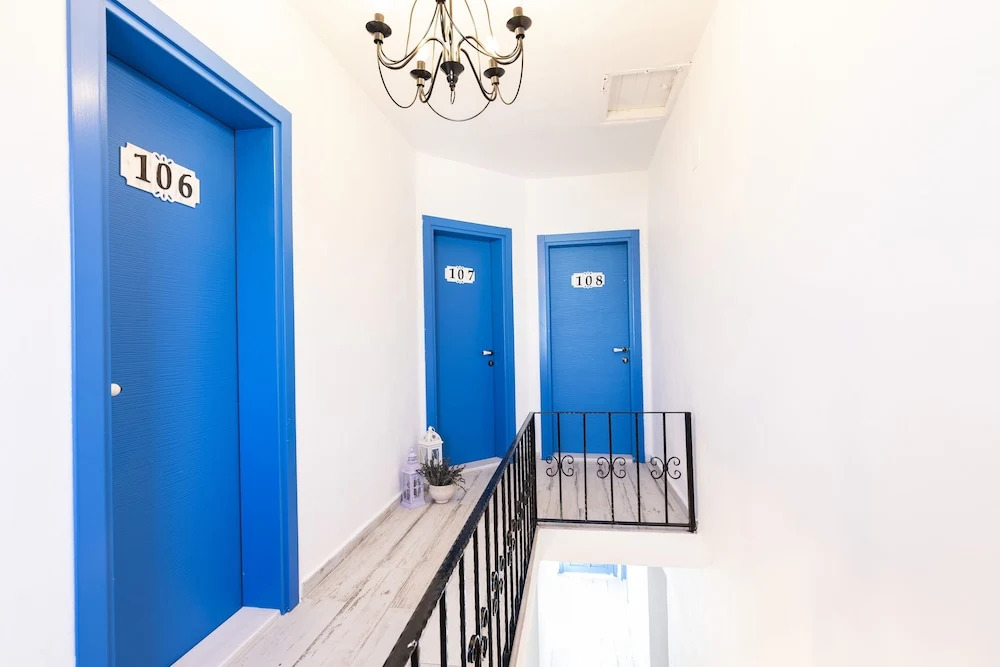 Delos Hotel