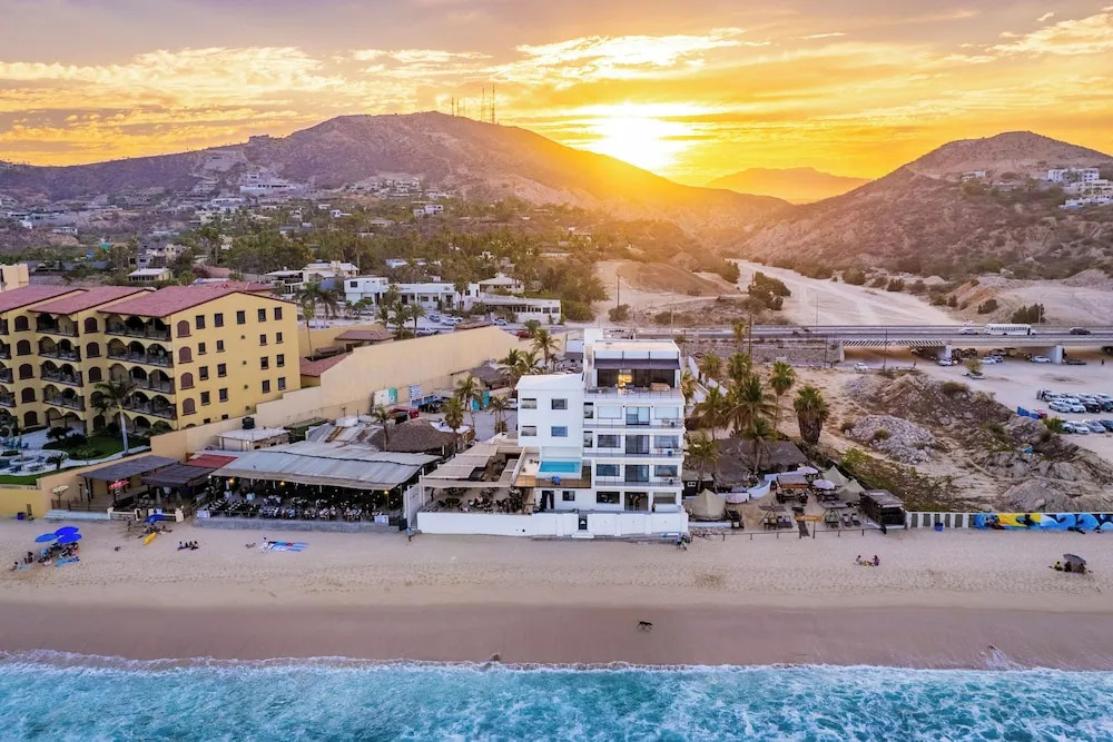 Cabo Break Hotel