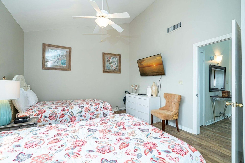 Shoreline Towers T/h 08 2 Bedroom Condo