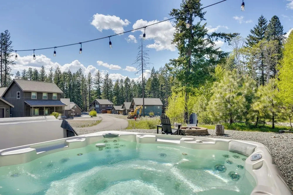 Hot Tub & Fire Pit! Pet-friendly Gem 2 Mi to Lake