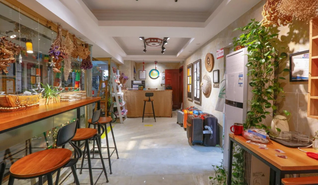 Bajie Youth Hostel(Tianmenshan Train Station)