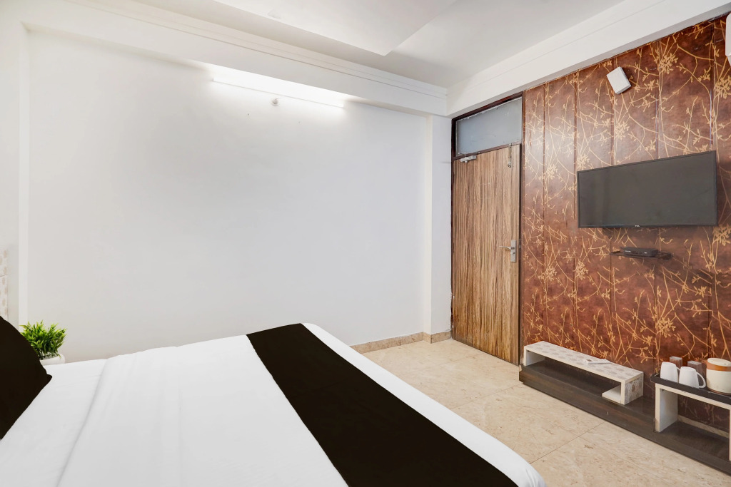 OYO Flagship 15432 Hotel The Nest GMS Rd