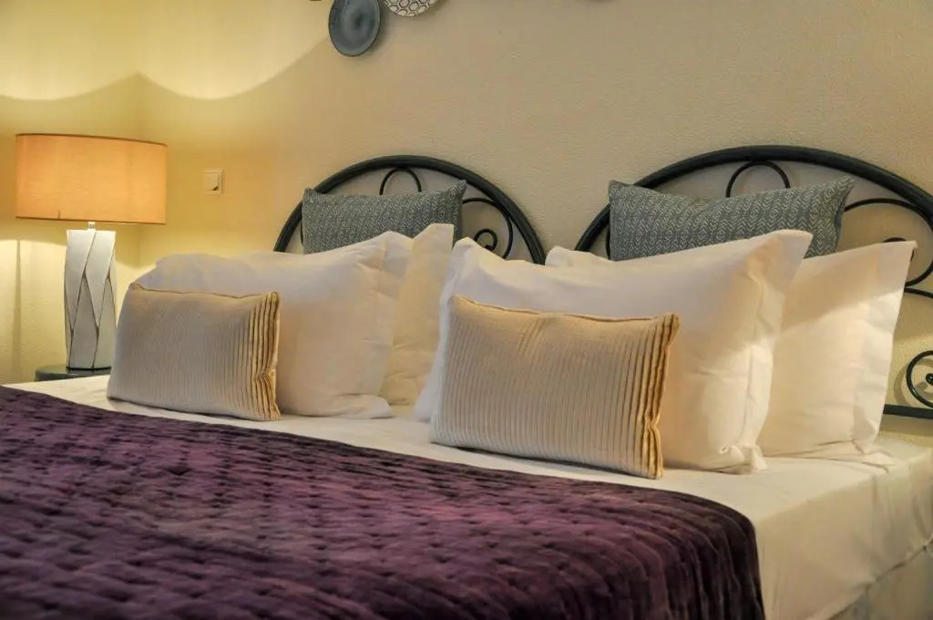 2BDR Townhouse Duplex with Pool by LovelyStay