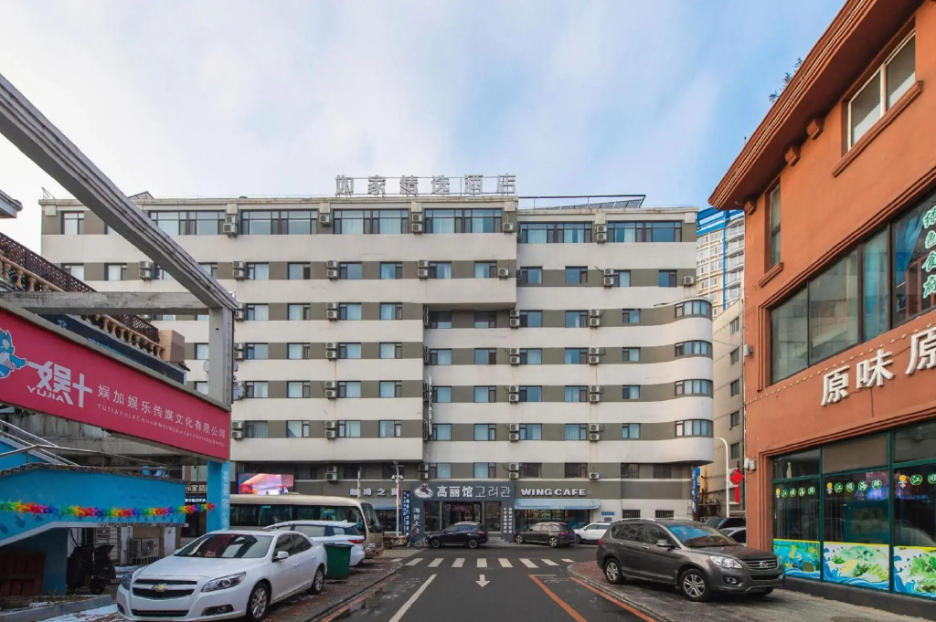 Homeinn Plus Hotel (Dandong Yalu River Grand Bridge Broken Bridge Scenic Area Railway Station)