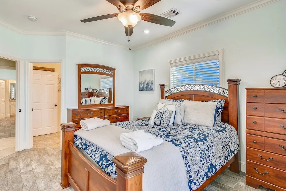 Sea Pearl 6 Bedroom Home