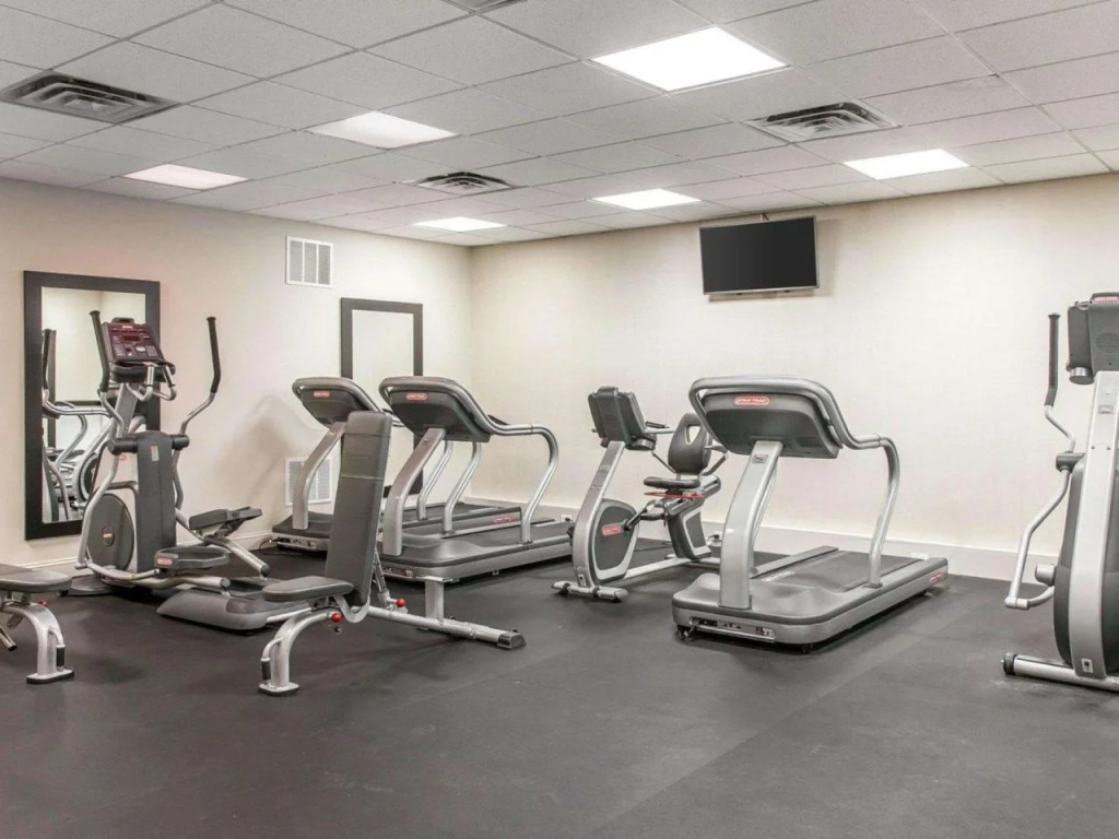 Clarion Hotel & Suites BWI Airport North