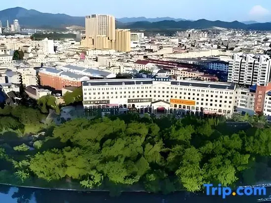Xingcheng Business Hotel (Runfeng Plaza Store, Shangrao Wannian Pedestrian Street)