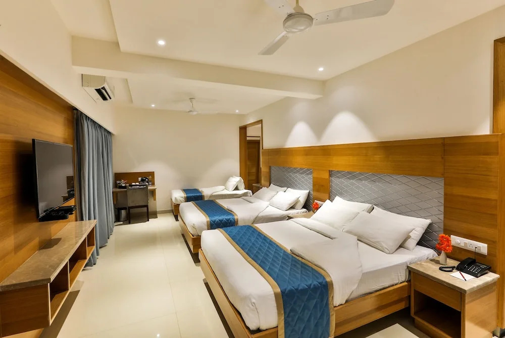 Hotel Vbr Grand Inn