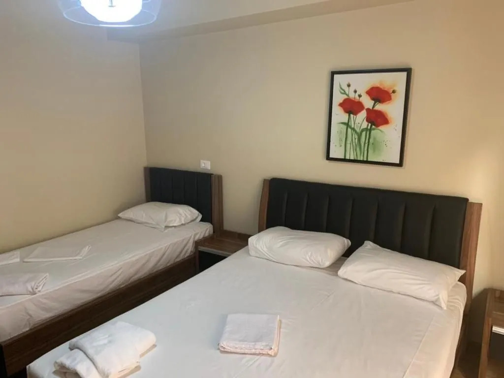 Eval Hotel