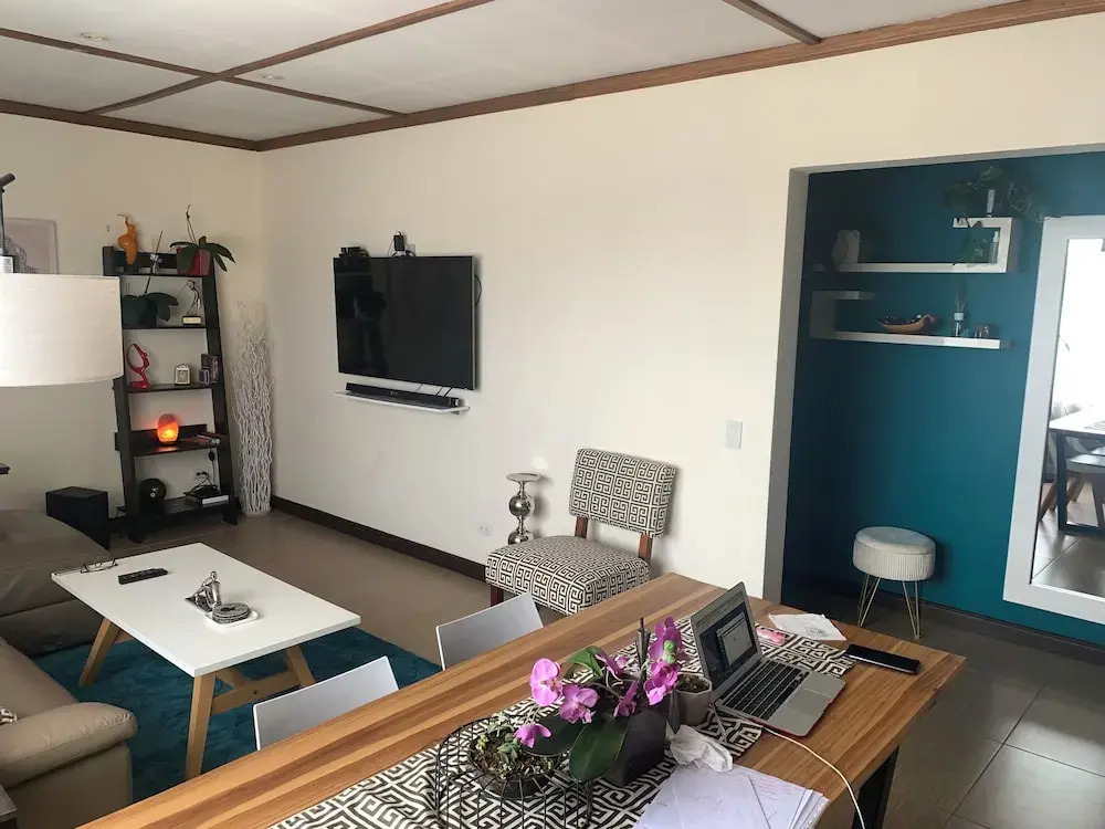 Large And Cosy Apartment With Private Garden
