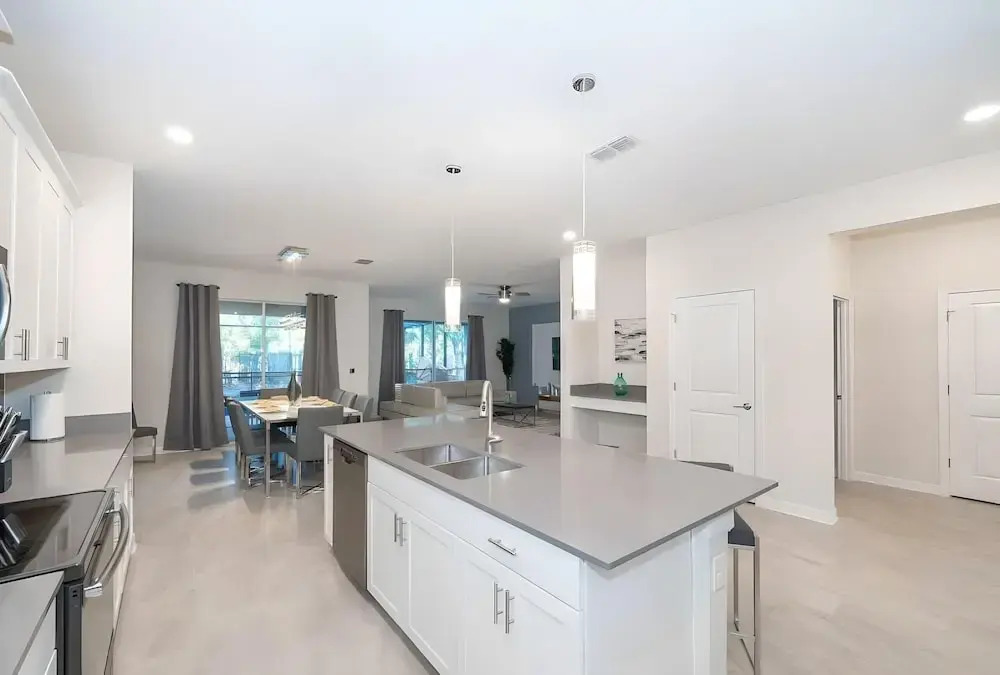 Sleeps 17 - Luxury 6bdhome With Pool Storey Lake