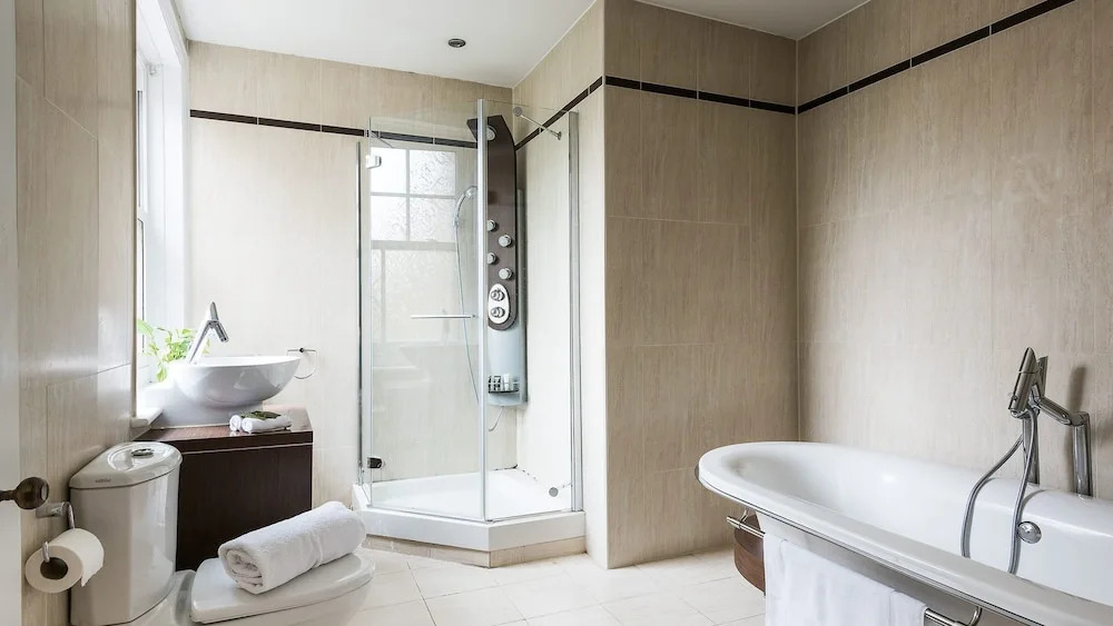 Beautiful, Grand House - Modern Art-Filled Interior