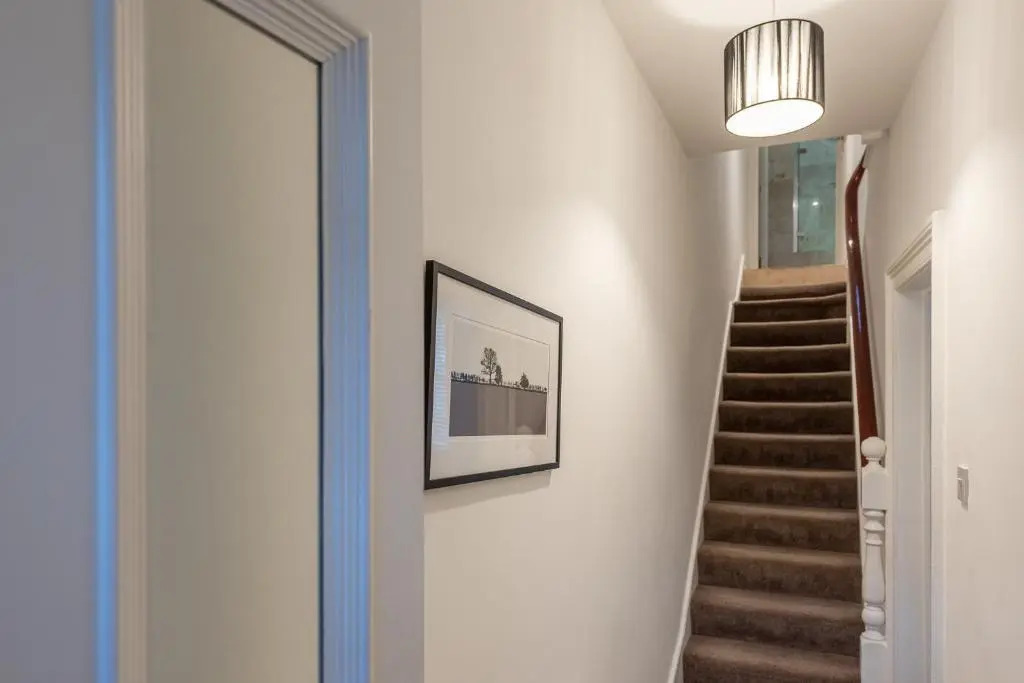 Perfectly Located 4 Storey Townhouse With 2 Parking Spaces In Central Harrogate