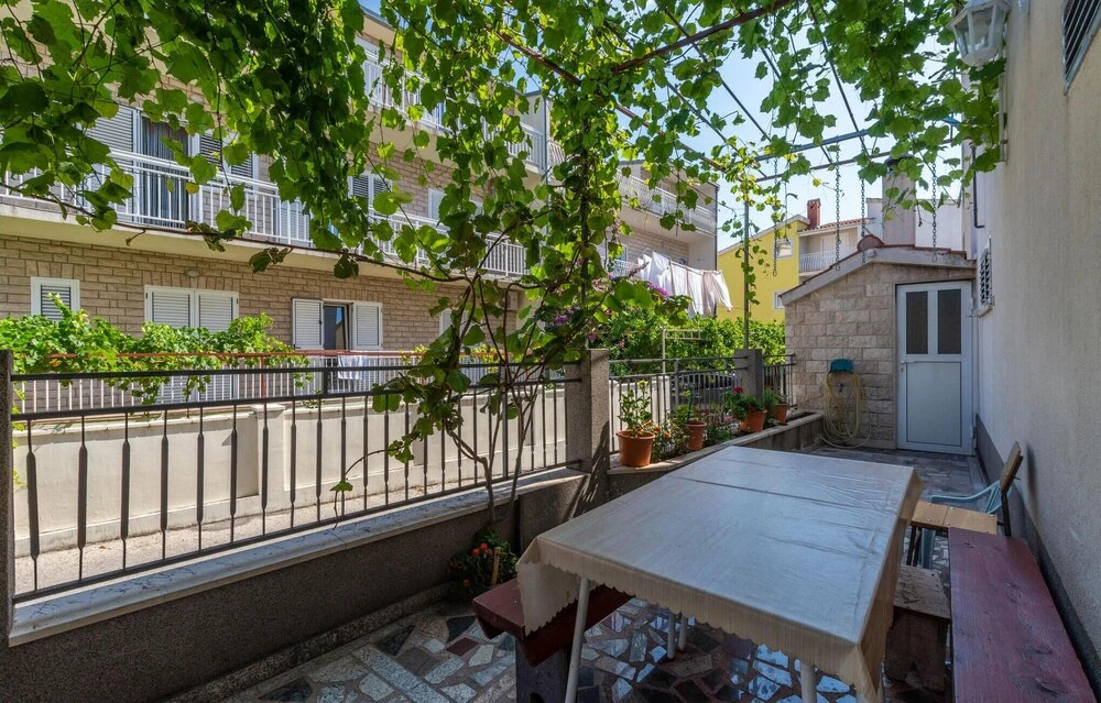 Stunning Apartment in Stobrec With Wifi