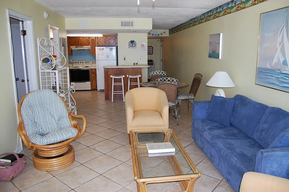 Island Winds East 409 condo