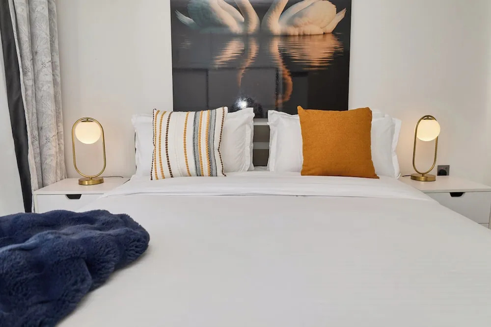 Breeze By Edmor Suites