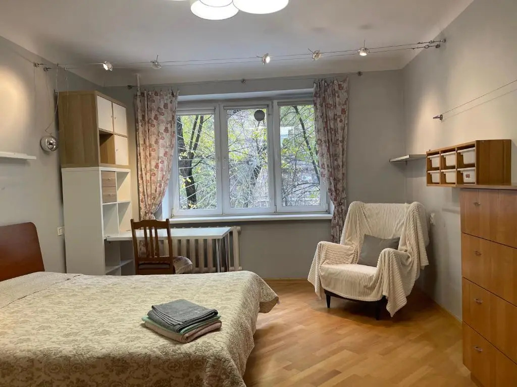 Lovely 3 bedroom apartment with free parking