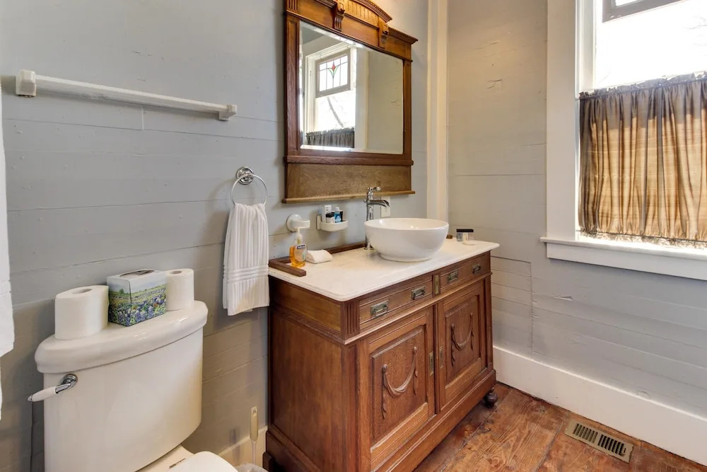 Cozy Retreat in Fredericksburg - Two Homes Perfect for Large Groups