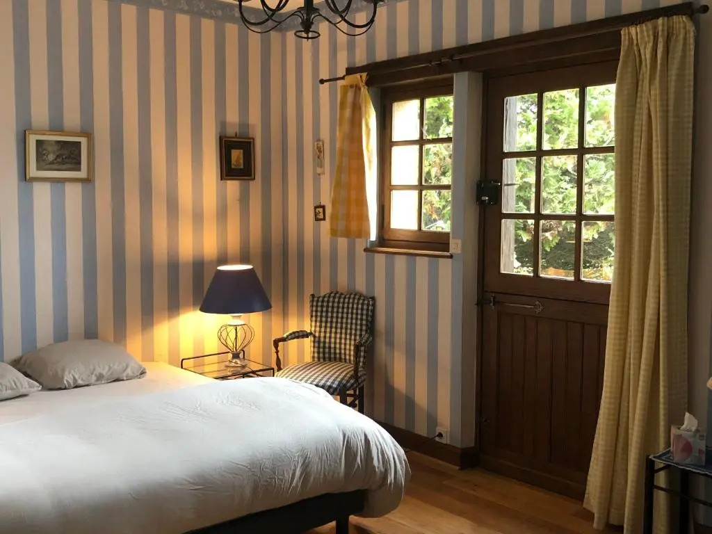 Évasion champêtre : Maison avec piscine, tennis, et étang au cœur de 50 hectares de forêt - FR-1-410-307