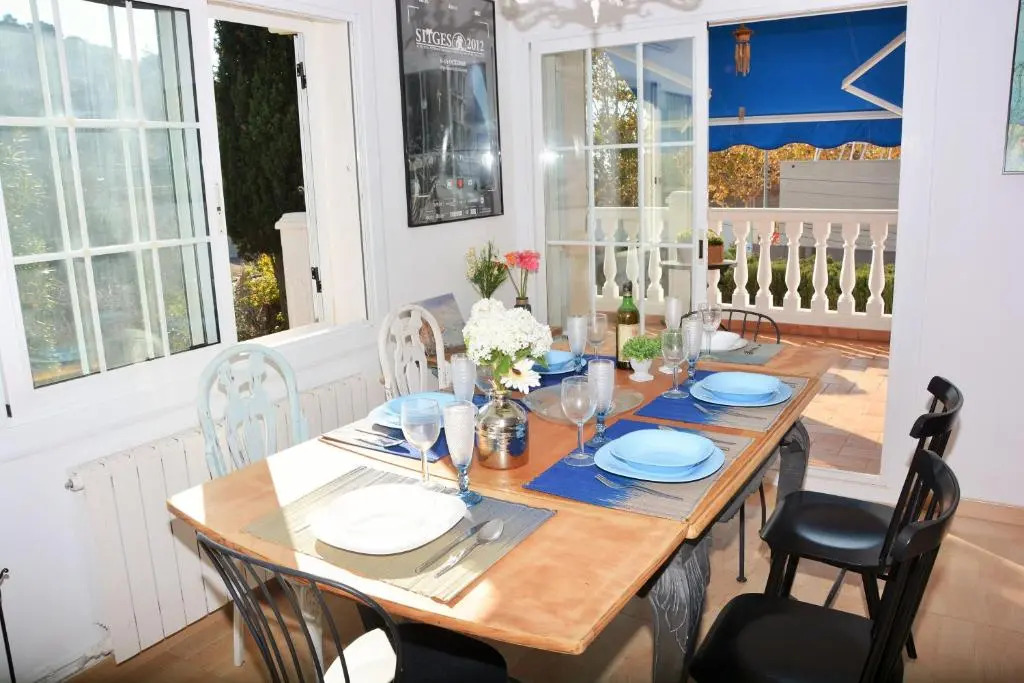 Villa Sitges Les Moreres Beach 15 minutes walking AC Very Confortable Nice Outdoor Areas Pool very sunny
