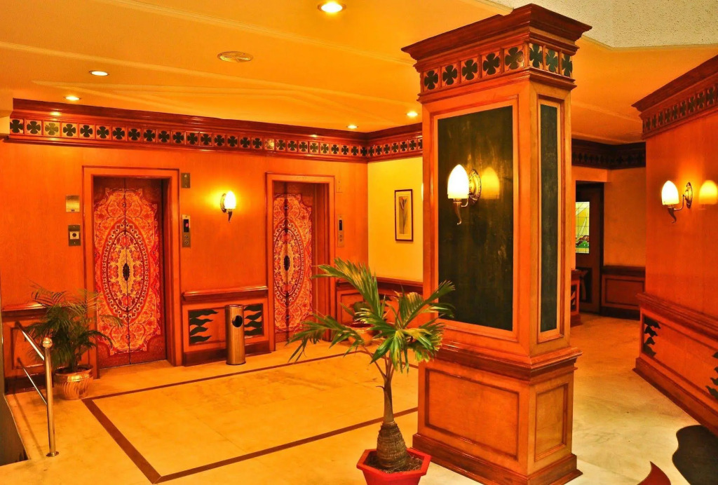 Hotel Kanoos Residency