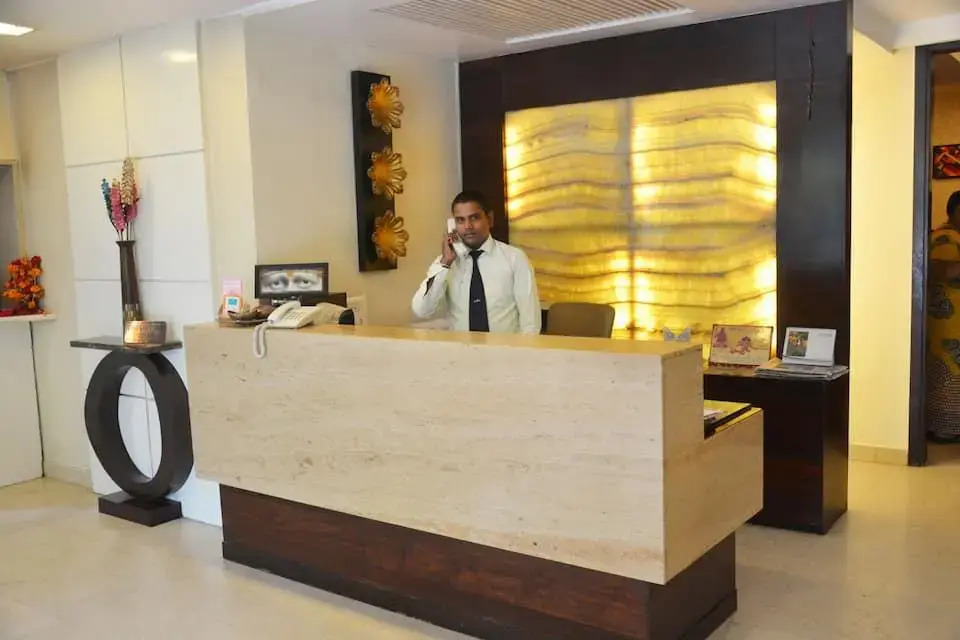 Hotel Apna Avenue