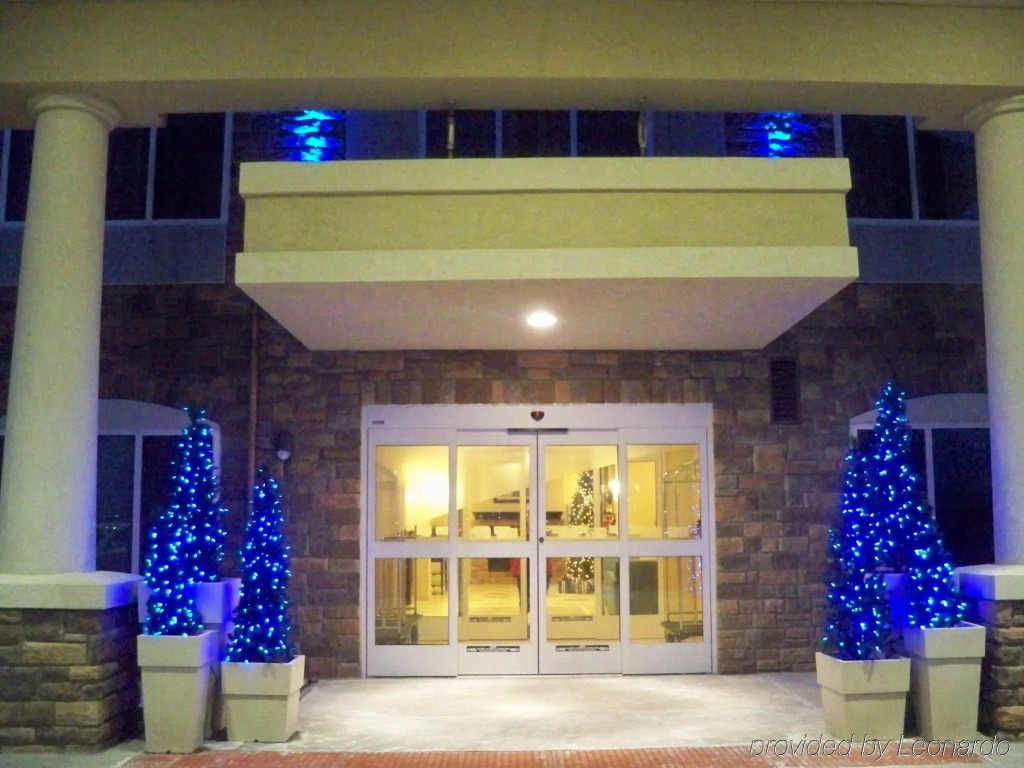 Holiday Inn Express & Suites - Omaha I - 80 by IHG