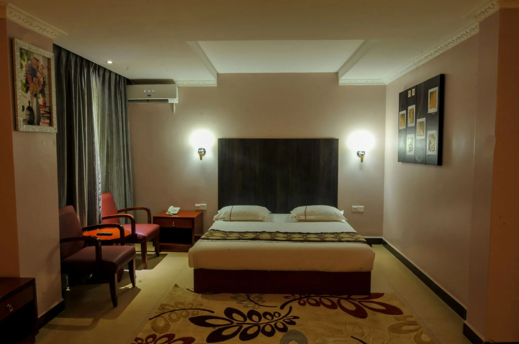 Russell Hotel
