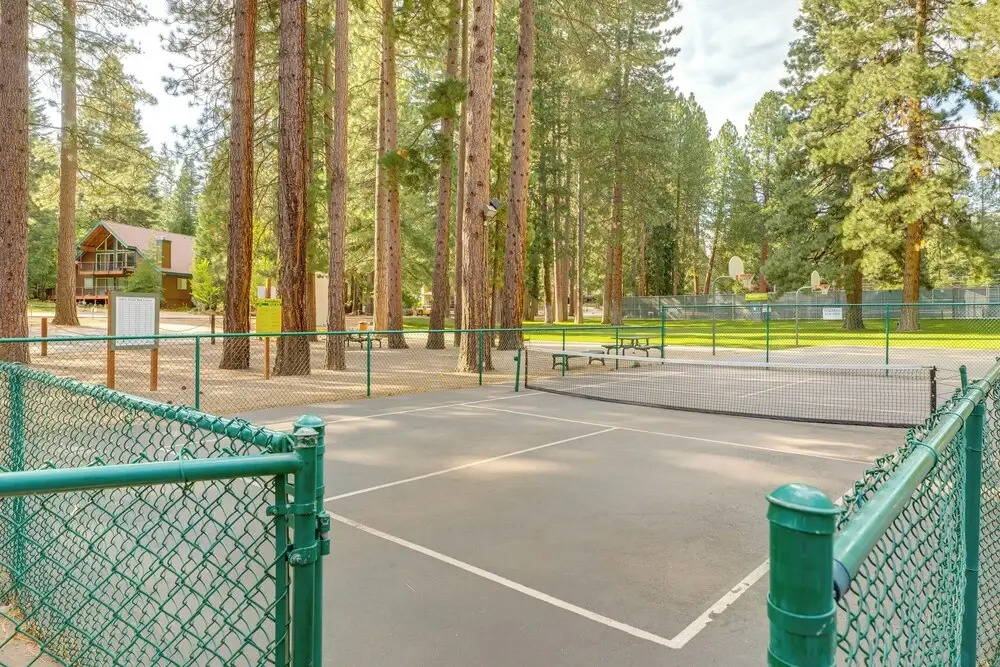 1 Mi to Beach & Golf Course! Lake Almanor Cabin