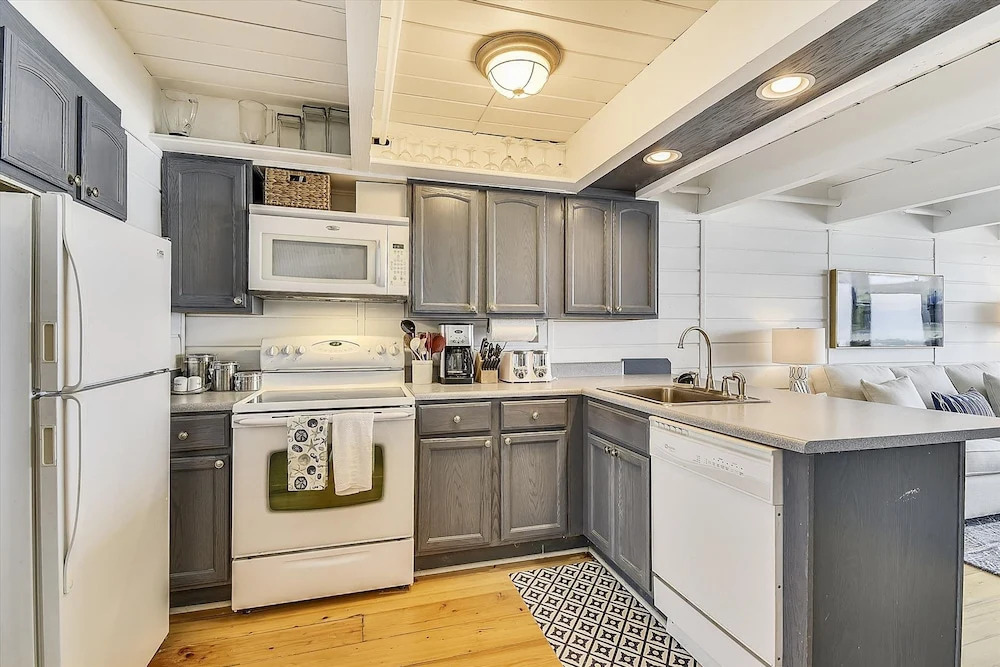 Atlantic Watergate 16 by Long & Foster
