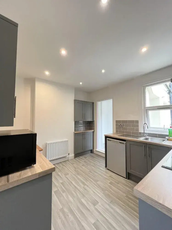 Remarkable 2-bed House in Rochester