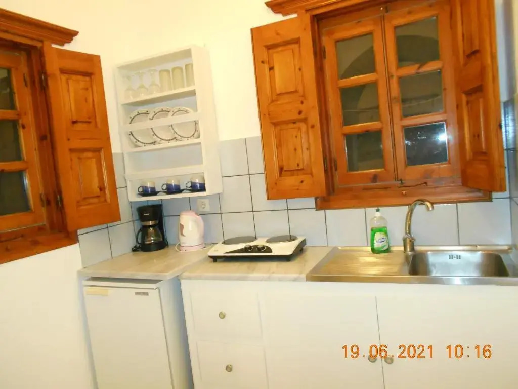 PATMOS Mathios Studios- apartments