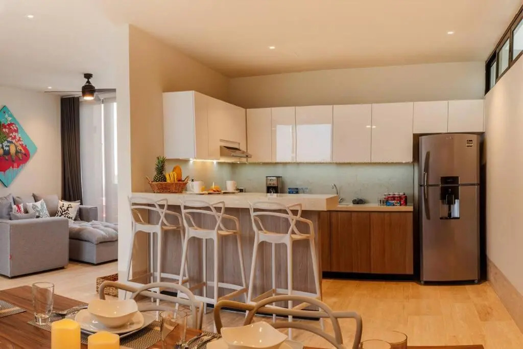 Centrally located gem - sunset views/rooftop pool 2BR/2Bath