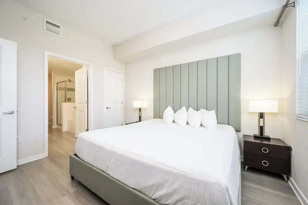 Brand New Modern Vista Cay Reserve Condo - 5008