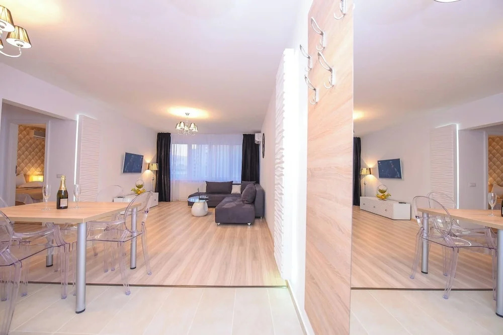 Libra Apartment - Two Bedrooms - 5 Guests - Next To Cismigiu Gardens