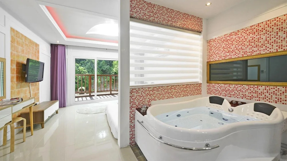 Gyeongju Green Valley Spa Pension