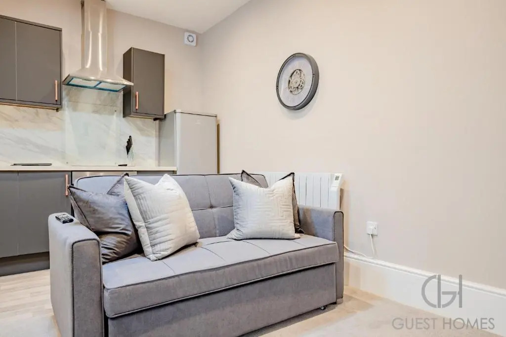 Worcester 1 Bed Apartment With Private Entrance