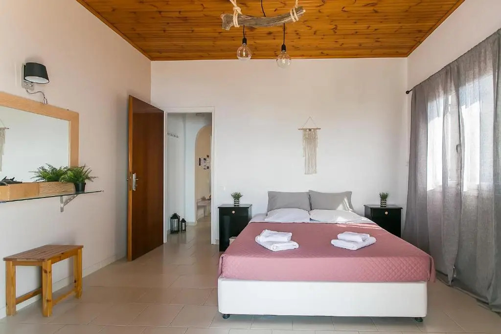Vallias Seaview Apartments by Konnect, 300m from Nissaki beach