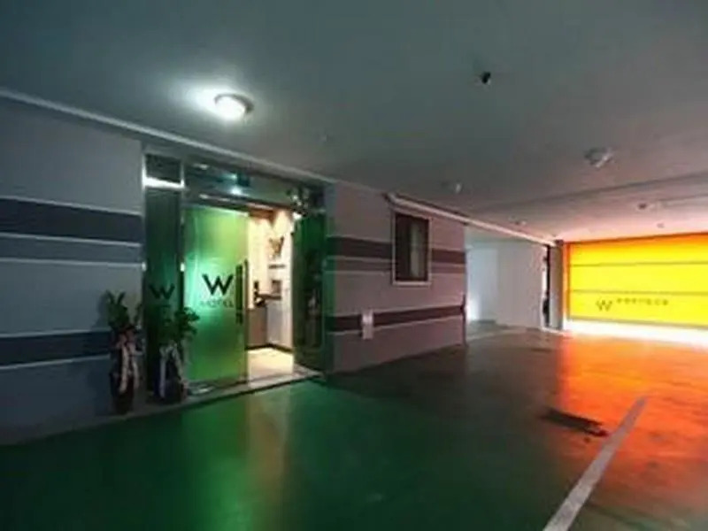 W Motel