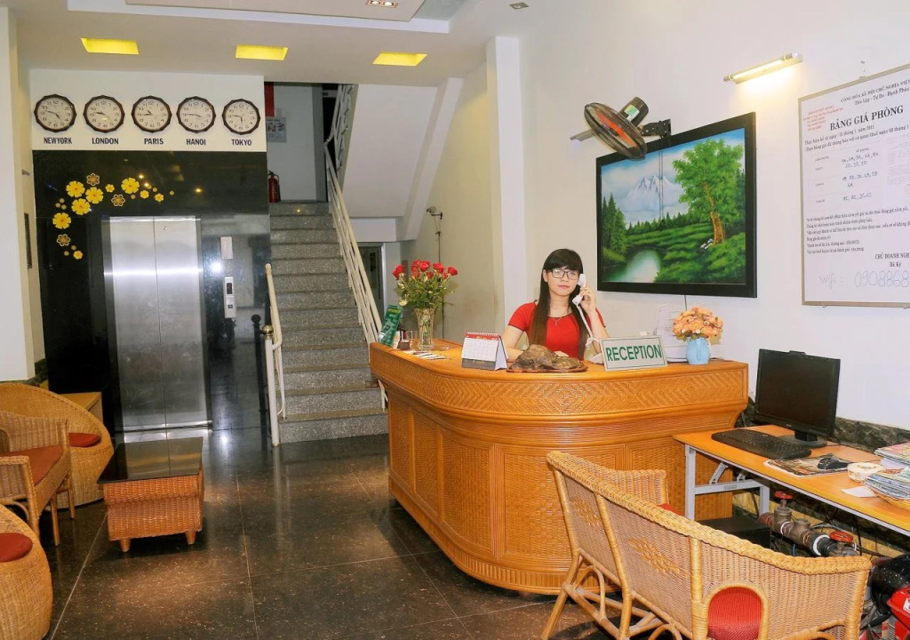 Queen Hotel 2