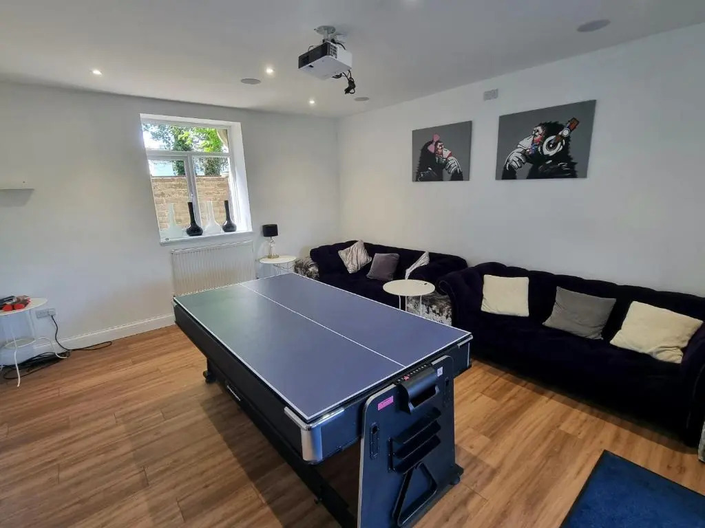 Exquisite 10 bed Villa hot tub and games room