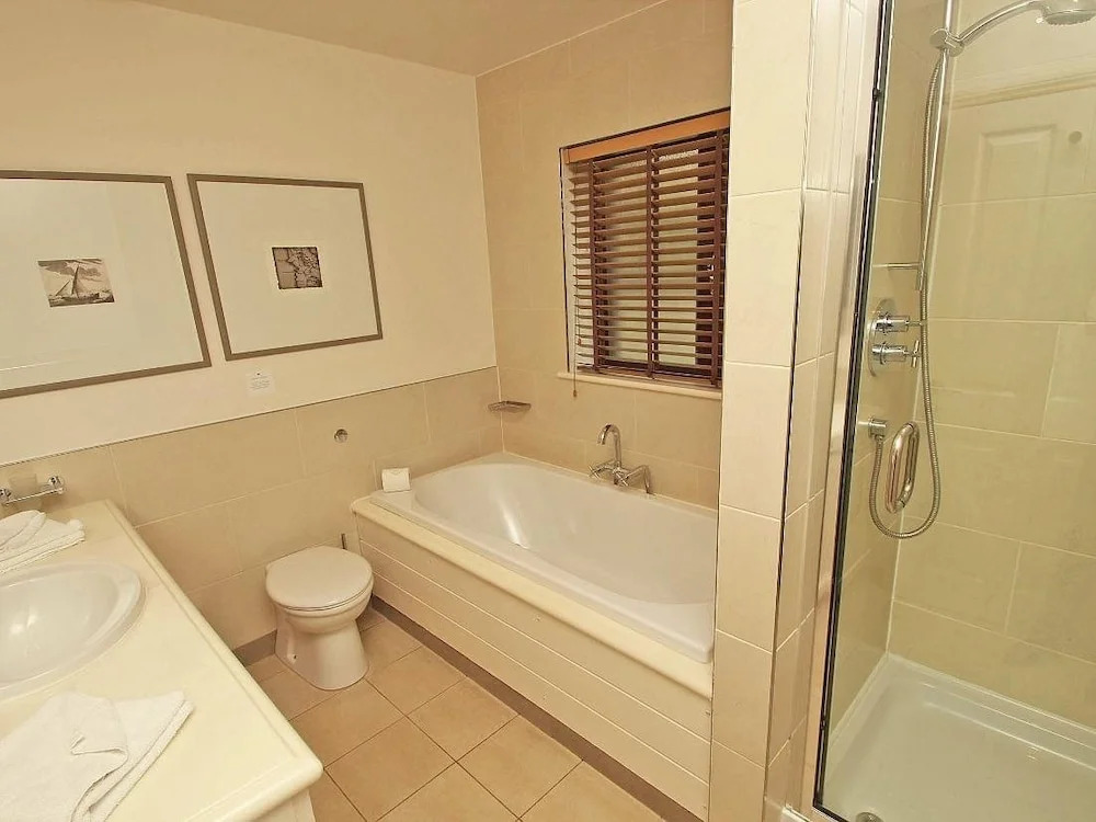 Castaway Lodge