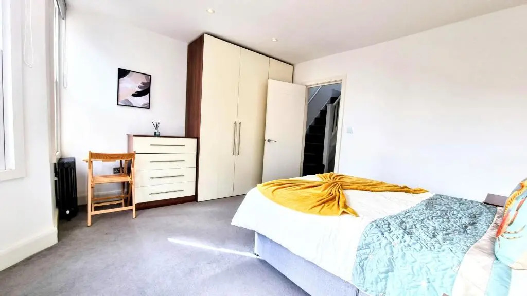 Surbiton Luxury Garden House 19